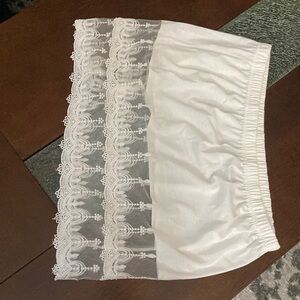 White lace trim skirt